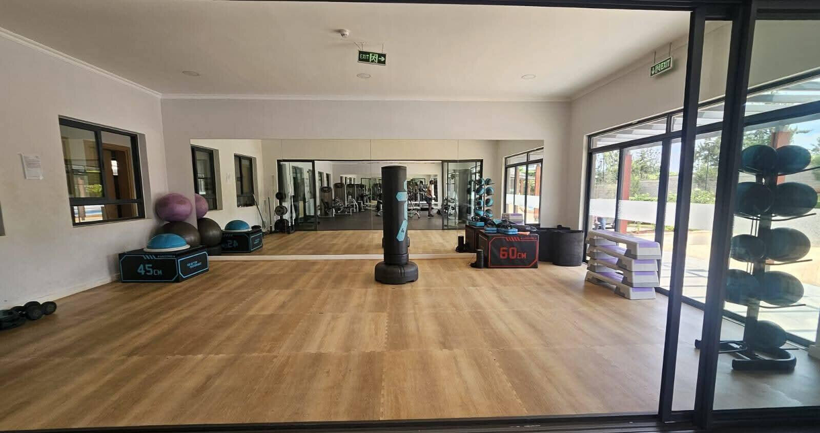 4BR Ensuite Townhouse with Pool & Clubhouse - Runda