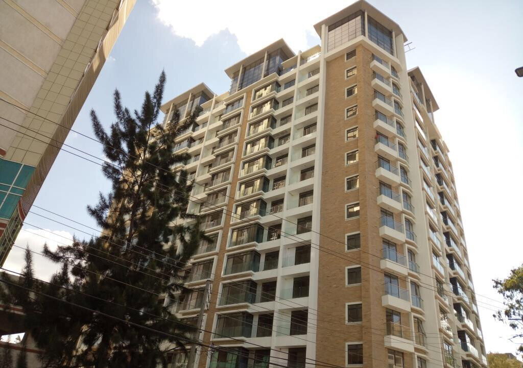 Silverstone 1BR with Rooftop Pool & Gym - Kilimani