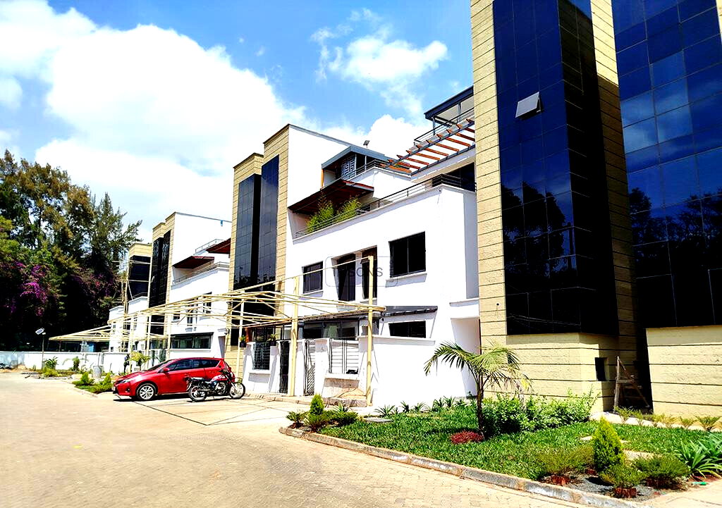 4-Ensuite Townhouse with Rooftop Terrace & DSQ - Lavington
