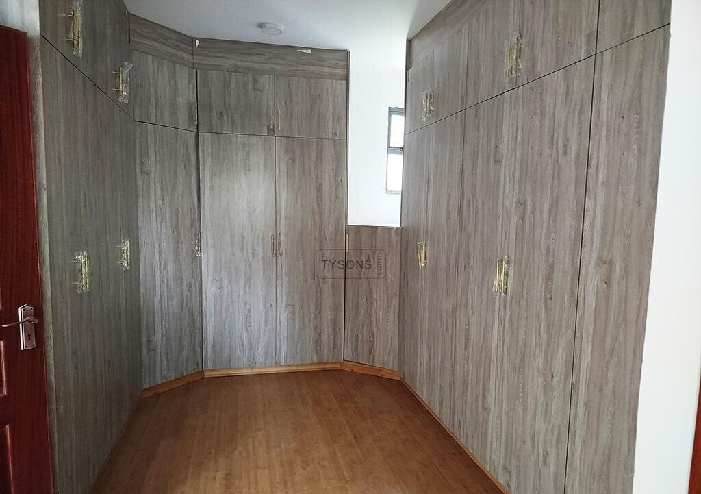 4-Ensuite Townhouse with Rooftop Terrace & DSQ - Lavington