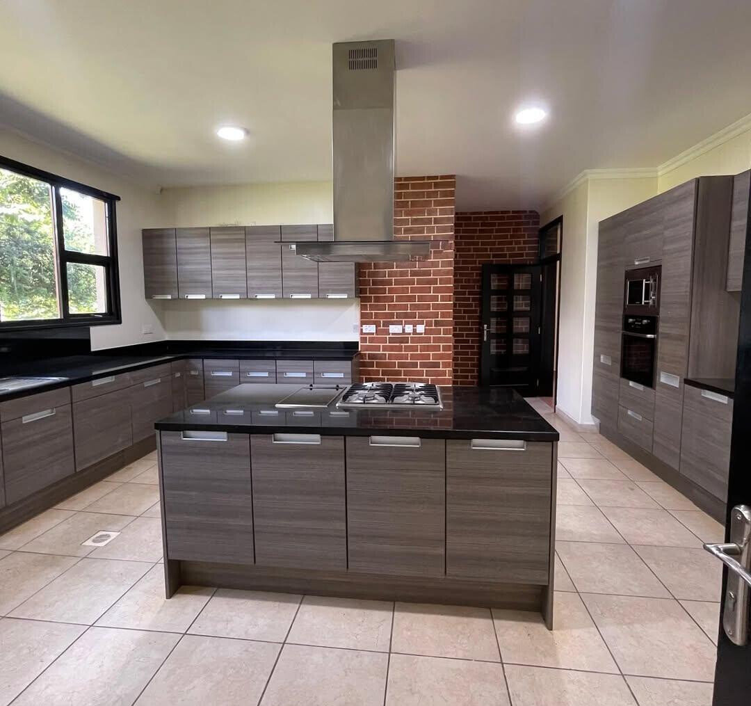 5-Ensuite Villa with Pool & Gym Access – Karen Langata