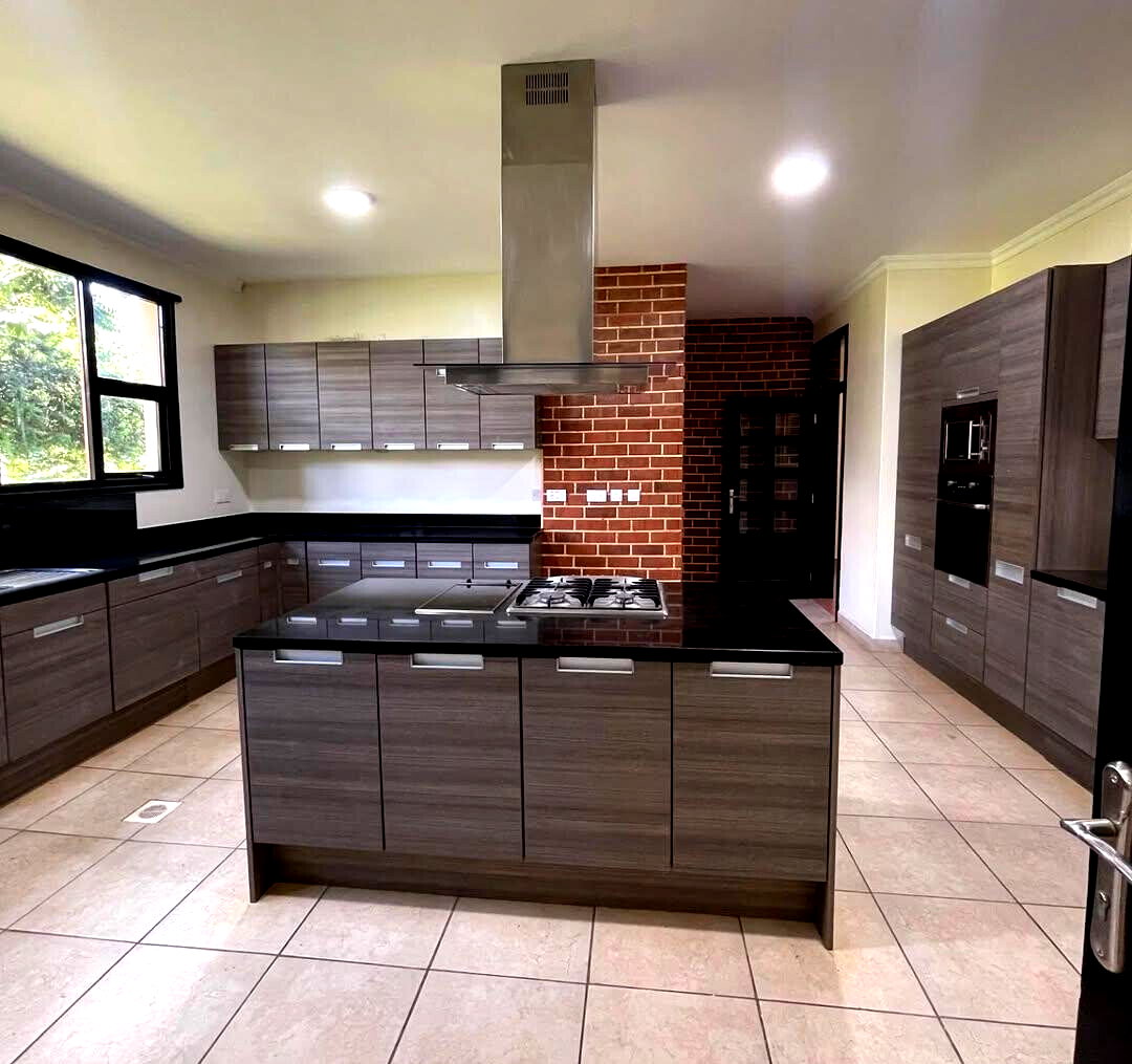 5-Ensuite Villa with Pool & Gym Access – Karen Langata