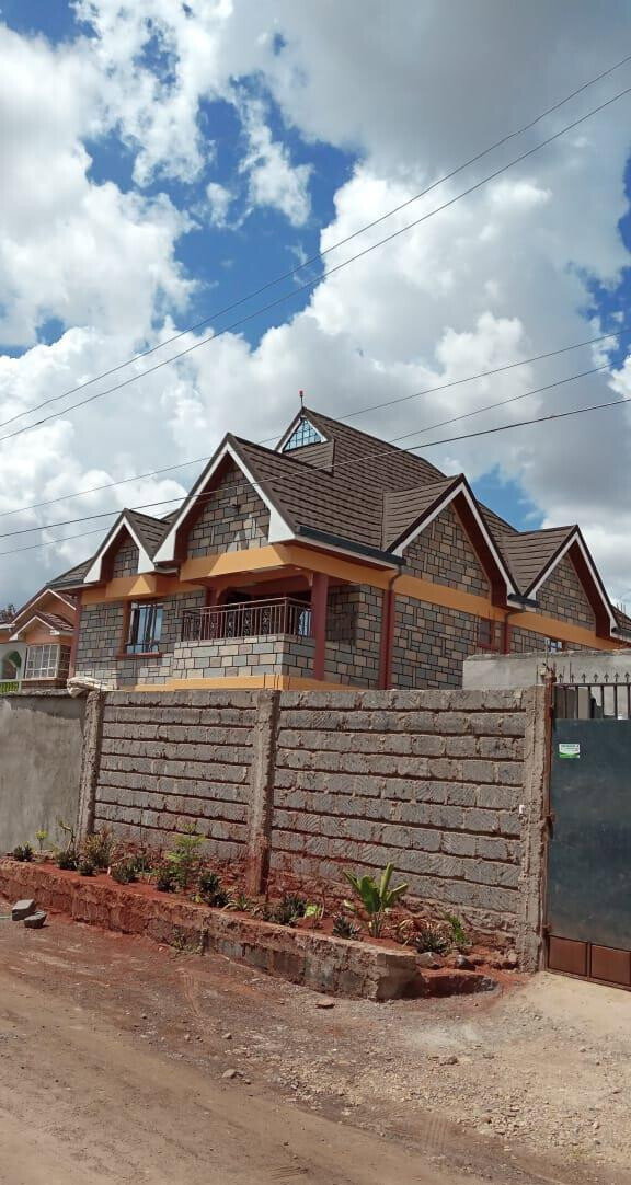Newly Built 4BR All-Ensuite Townhouse on 40/80 - Membley