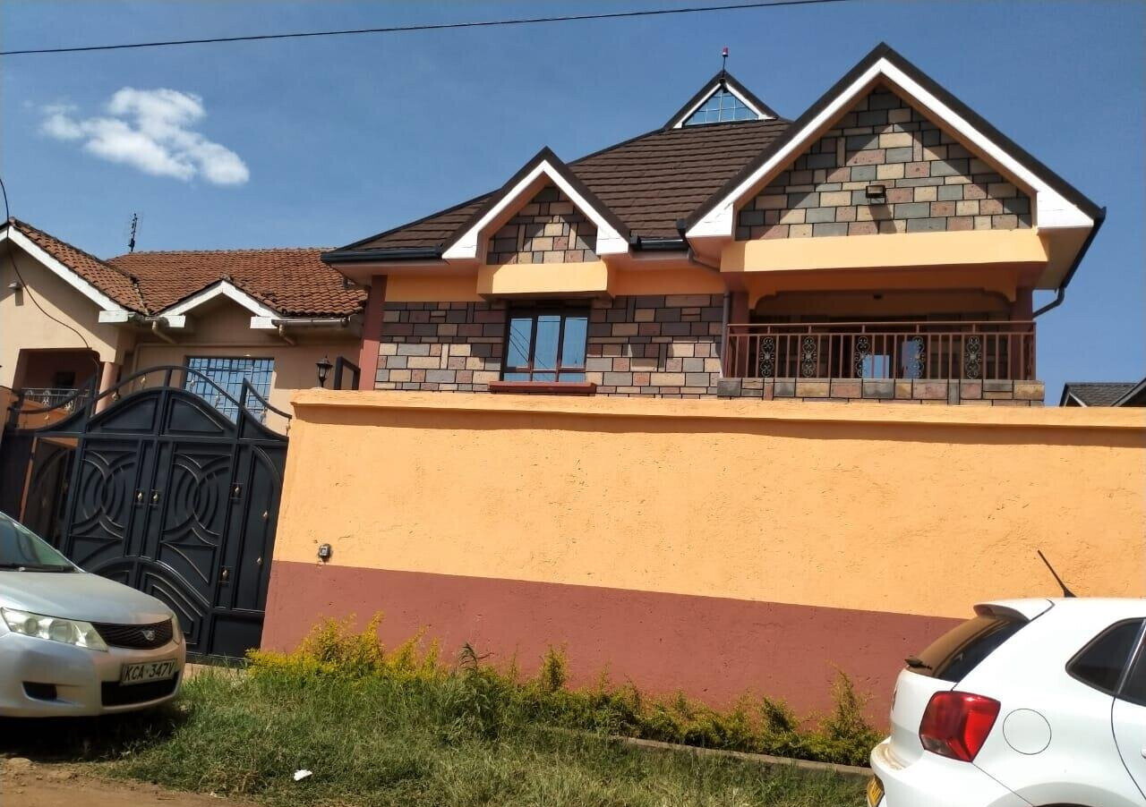 Newly Built 4BR All-Ensuite Townhouse on 40/80 - Membley