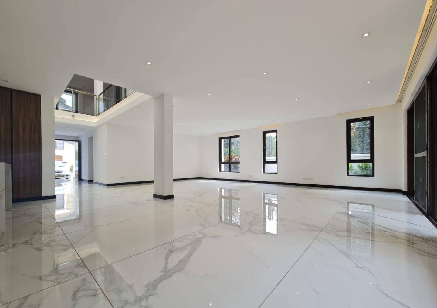 5BR All-Ensuite Townhouse with Indoor-Outdoor Flow - Spring Valley