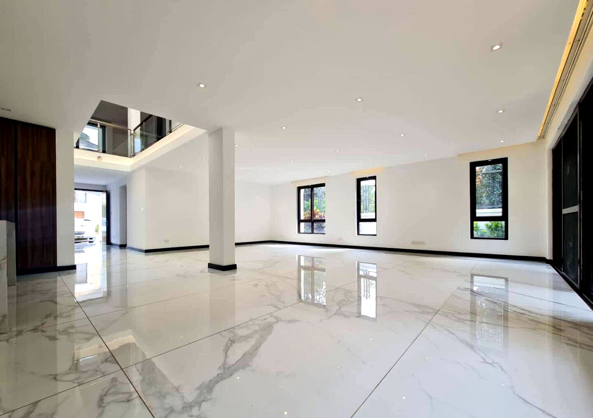 5BR All-Ensuite Townhouse with Indoor-Outdoor Flow - Spring Valley
