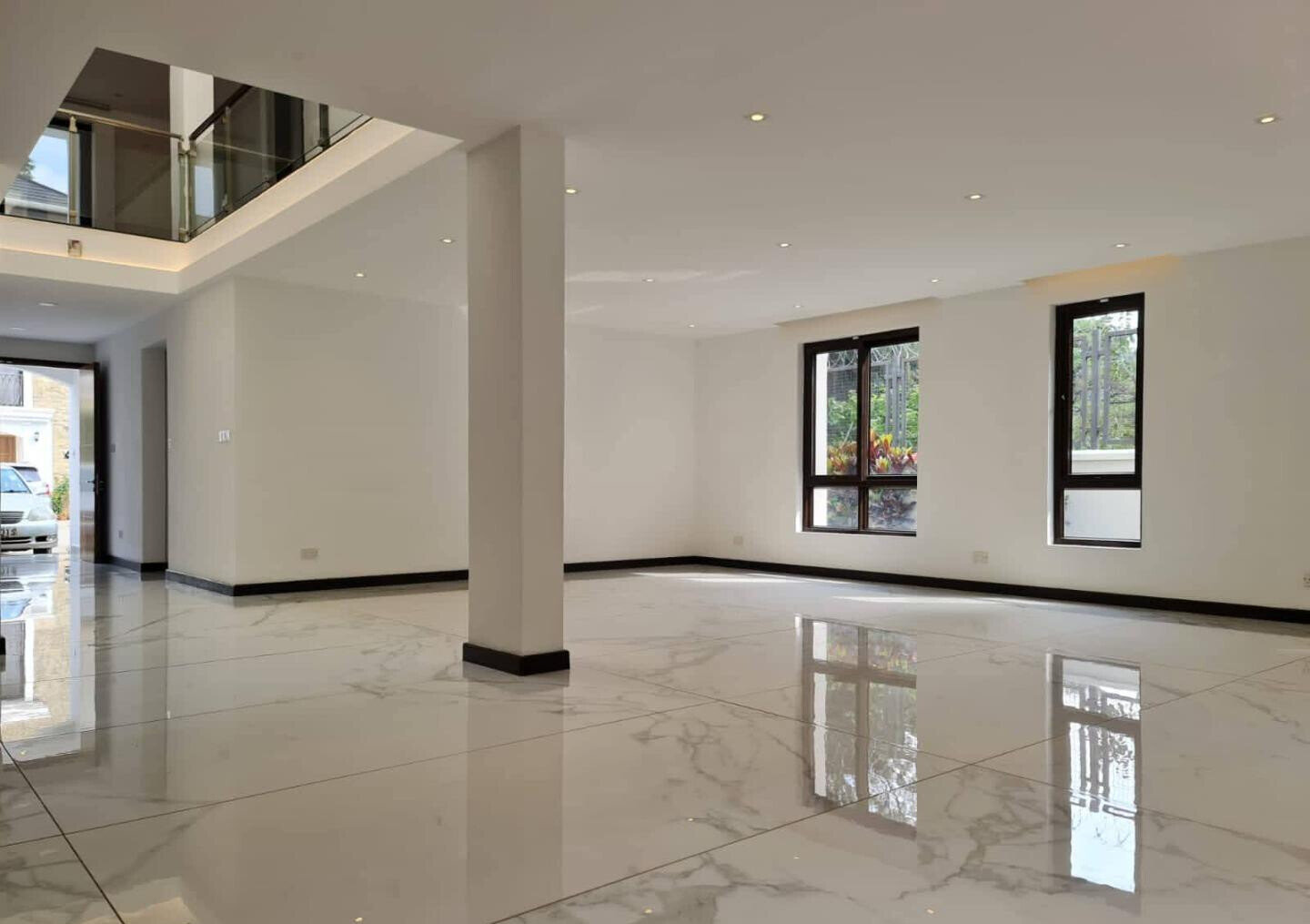 5BR All-Ensuite Townhouse with Indoor-Outdoor Flow - Spring Valley