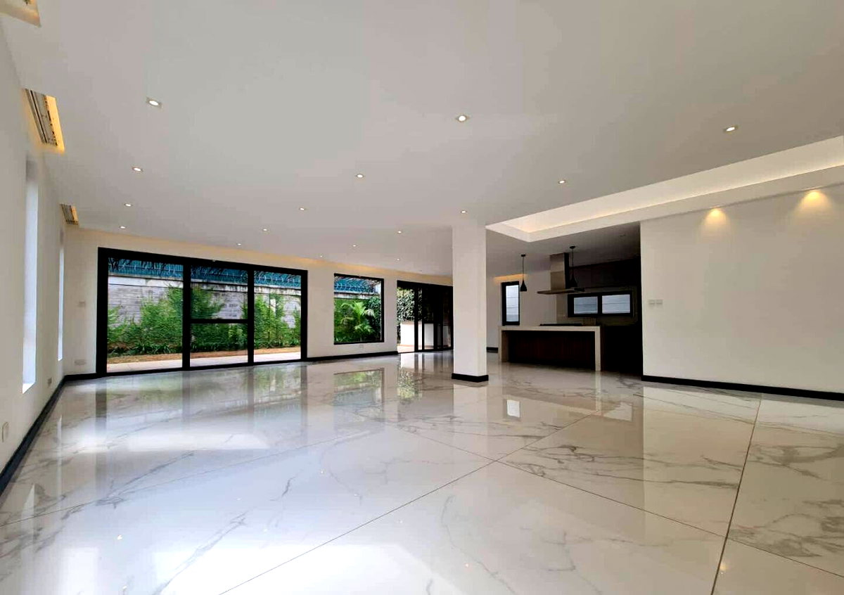 5BR All-Ensuite Townhouse with Indoor-Outdoor Flow - Spring Valley