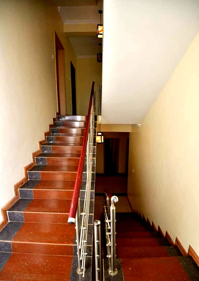 5-Ensuite Mansion with Jacuzzi, Sauna & Steam Bath - Lavington
