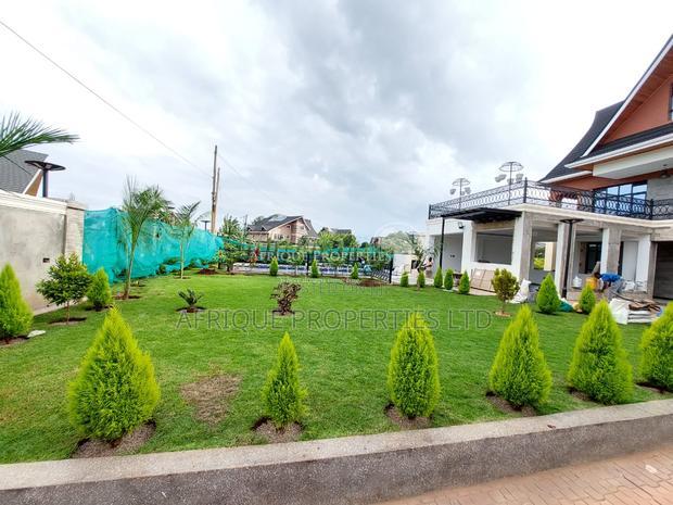 6bdrm Mansion in Daykio Bustani, Kimbo for sale