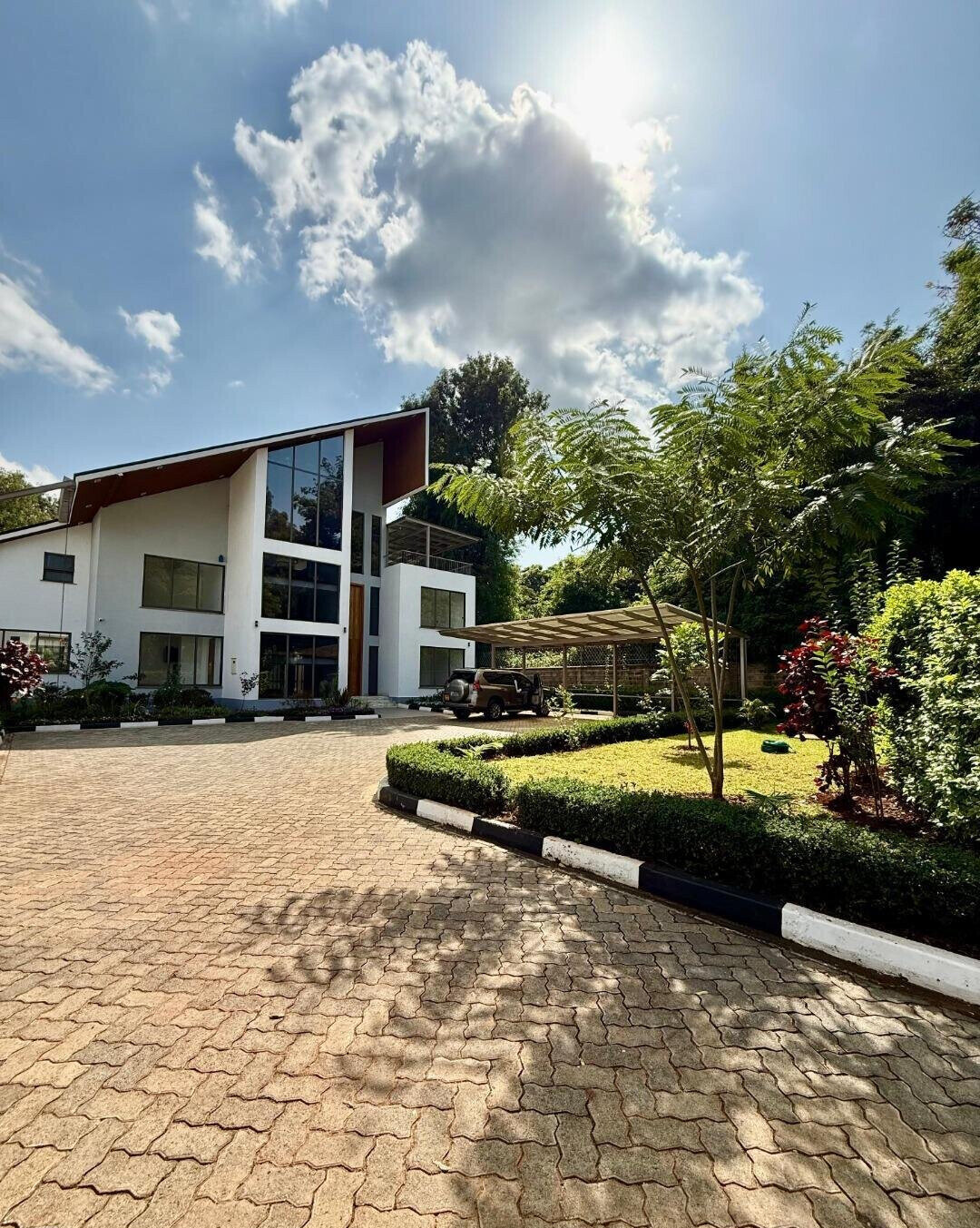 Triple-Height Entrance Townhouse with Pool & DSQ – Karen