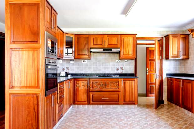 Furnished 4bdrm Villa in Green Park, DayStar Area for sale