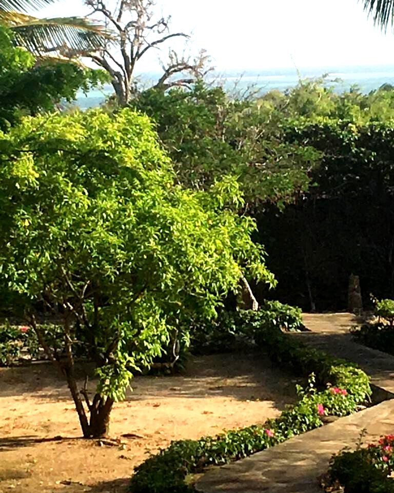 3BR Ensuite Townhouse, 2 Acres, 3min Walk to Beach – Malindi