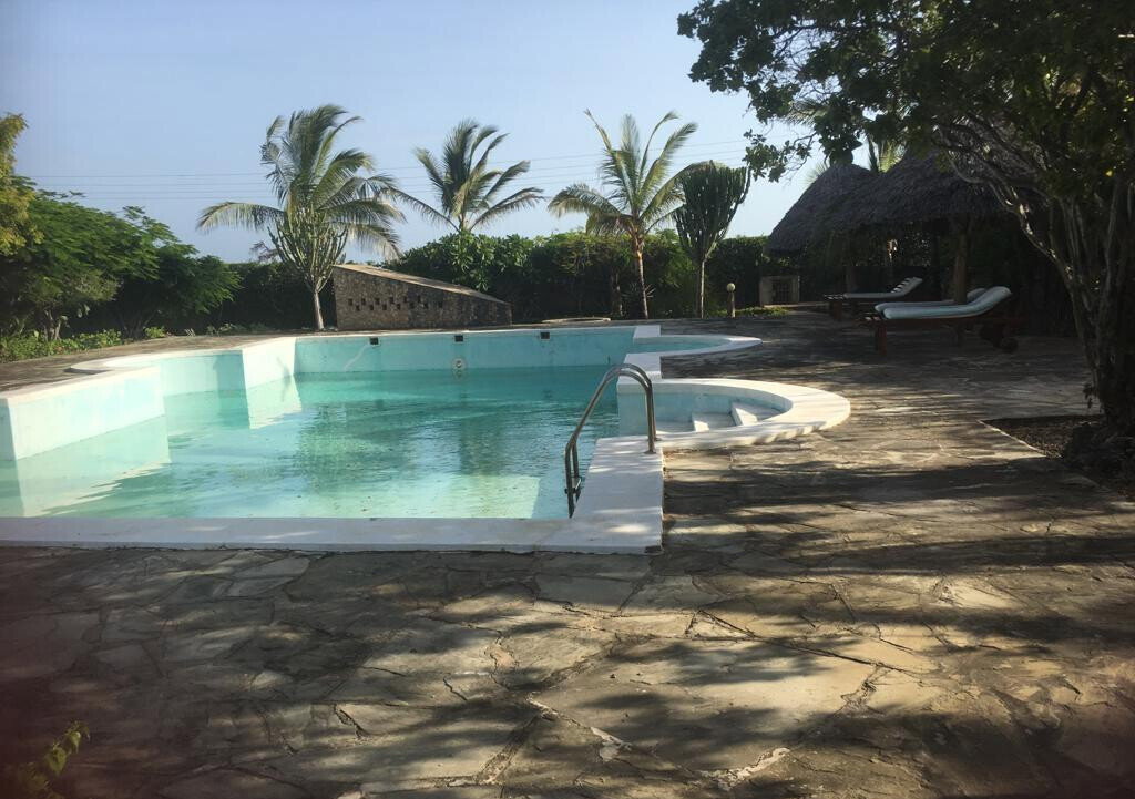 3BR Ensuite Townhouse, 2 Acres, 3min Walk to Beach – Malindi