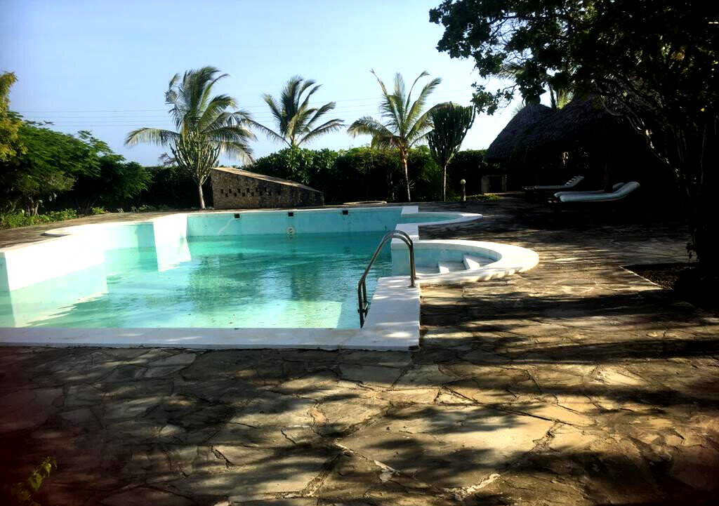 3BR Ensuite Townhouse, 2 Acres, 3min Walk to Beach – Malindi