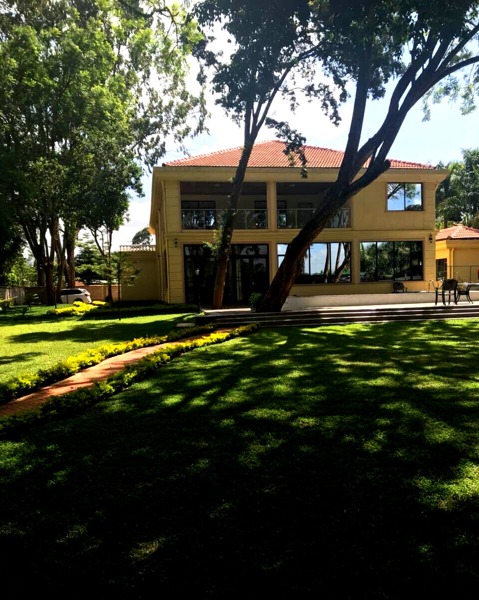 5BR Townhouse with Pool & Staff Quarters - Runda