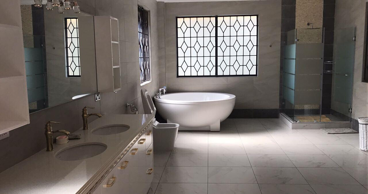 5BR Townhouse with Pool & Staff Quarters - Runda