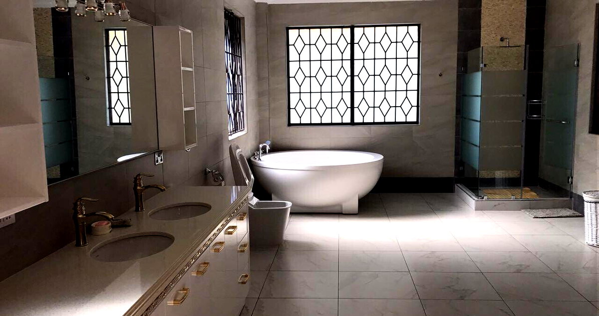 5BR Townhouse with Pool & Staff Quarters - Runda