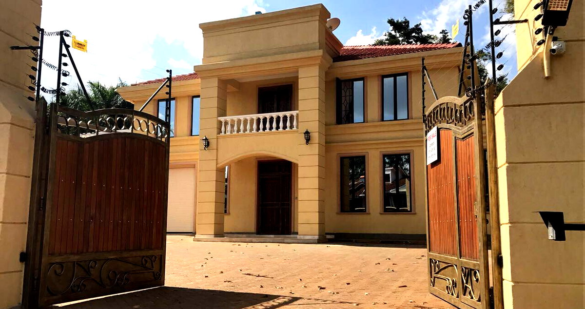 5BR Townhouse with Pool & Staff Quarters - Runda