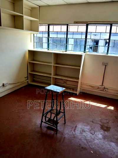Godown to Let 3000sqft Off Road a Industrial Area - Image 4