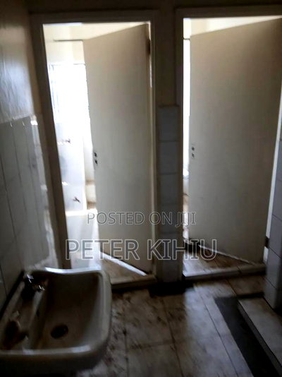 Godown to Let 3000sqft Off Road a Industrial Area - Image 3