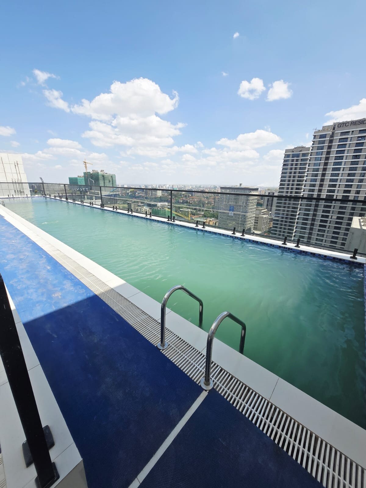 Modern One Bedroom Apartment 