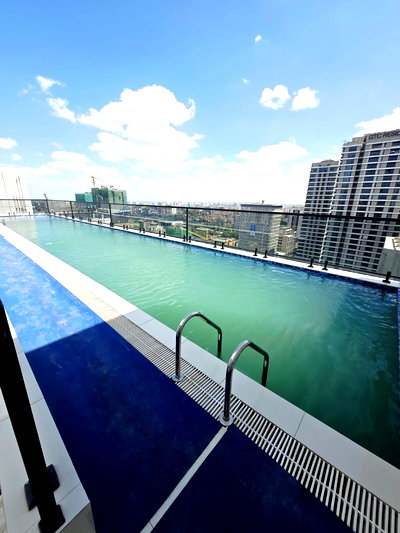 Modern One Bedroom Apartment  - Image 17