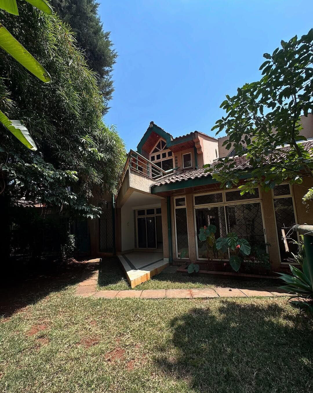 4 En-Suite Townhouse with Study & Backyard Garden - Kilimani