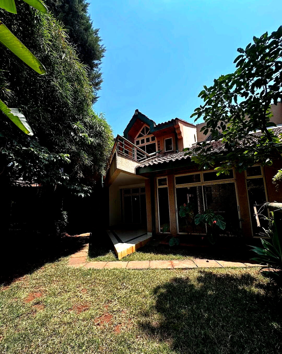4 En-Suite Townhouse with Study & Backyard Garden - Kilimani