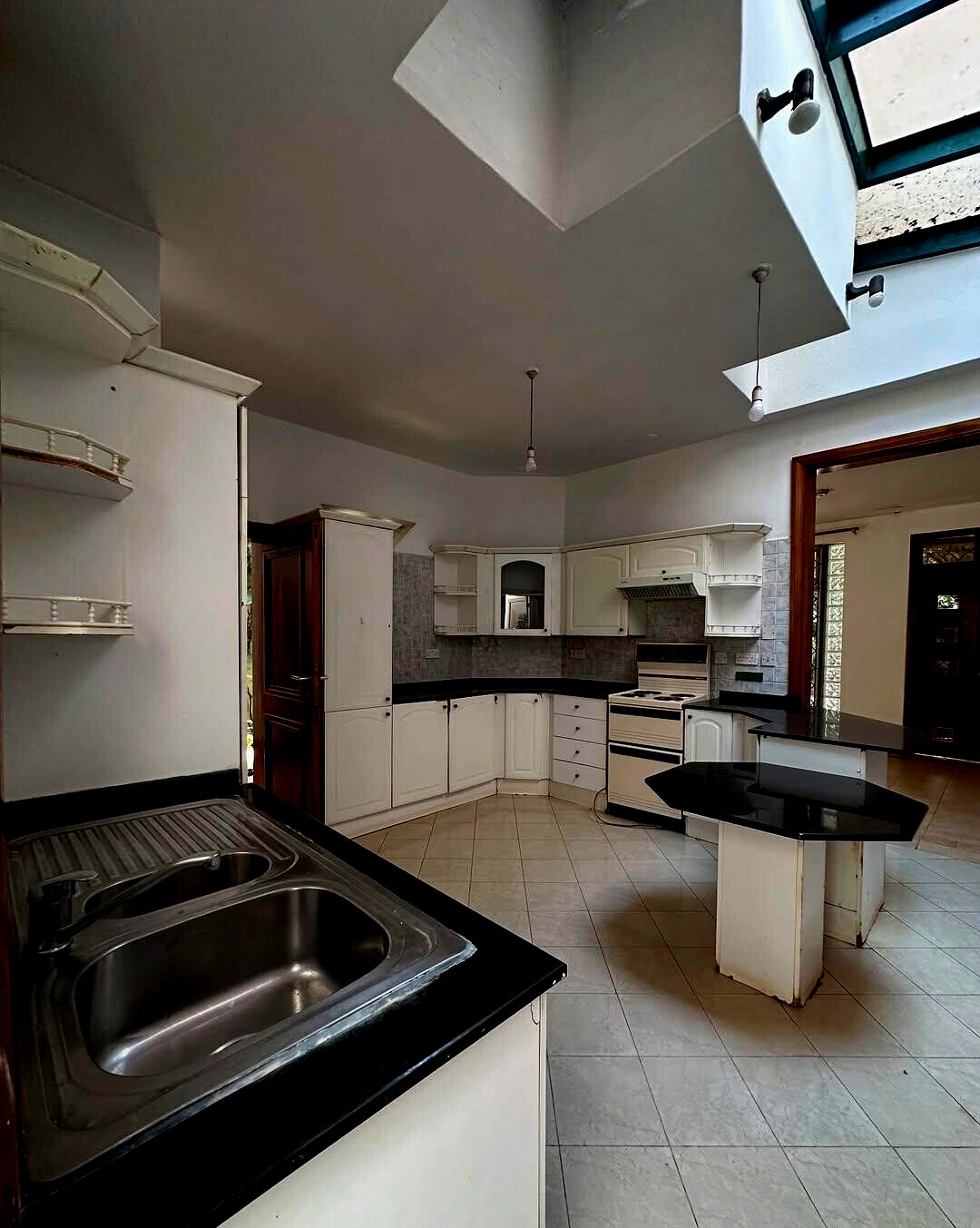 4 En-Suite Townhouse with Study & Backyard Garden - Kilimani