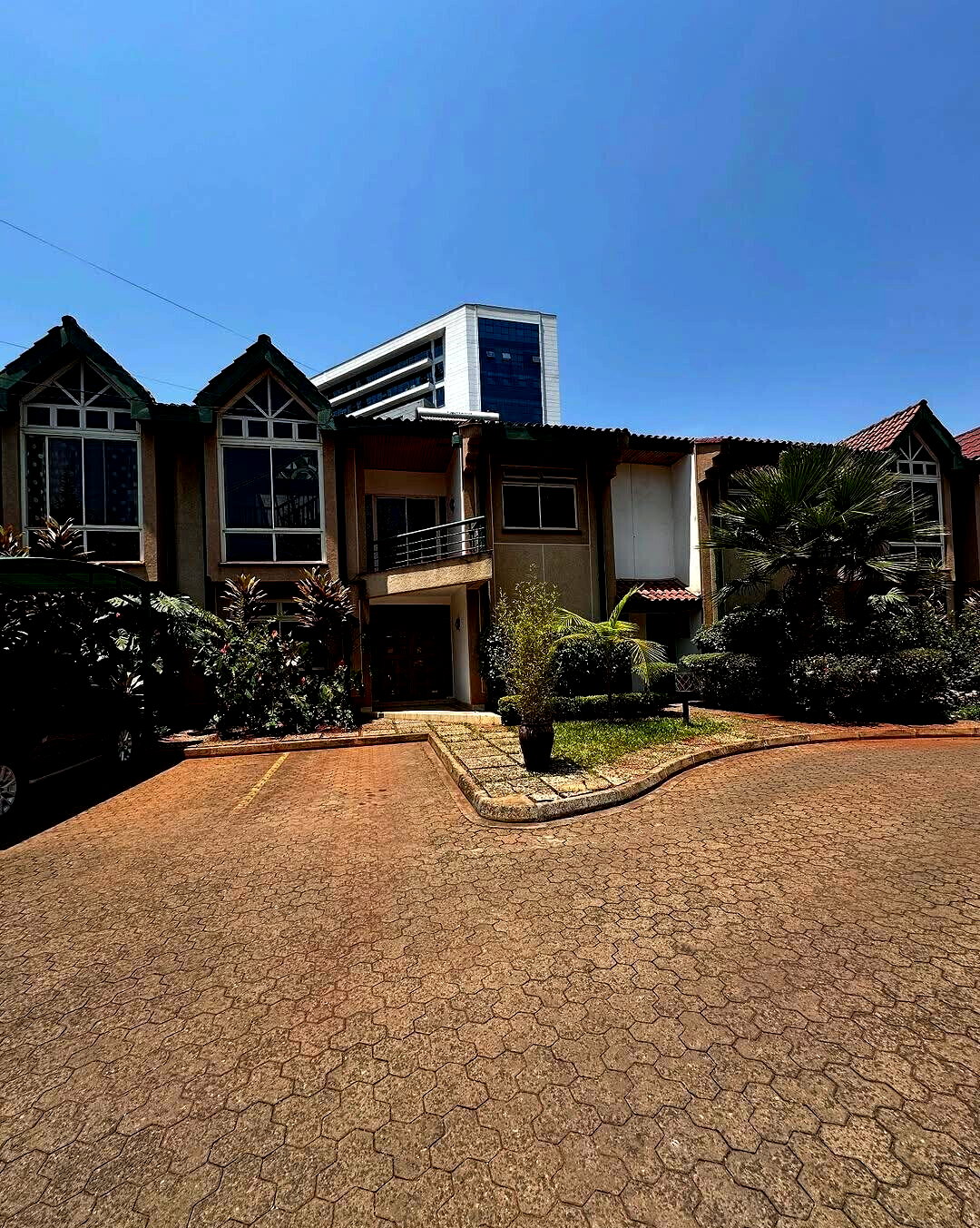 4 En-Suite Townhouse with Study & Backyard Garden - Kilimani