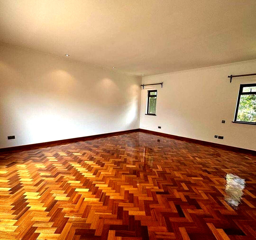 4BR Townhouse with Private Garden & DSQ - Lavington Gated