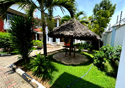 5BR Townhouse with Garden