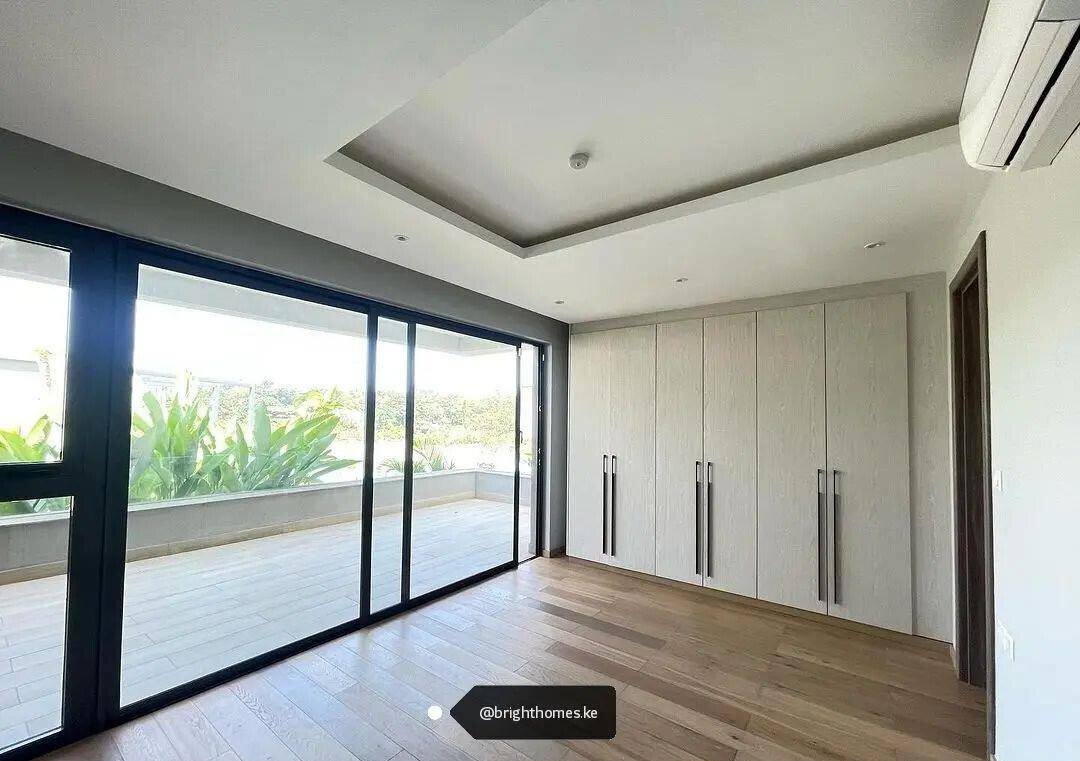3-Ensuite Townhouse with Pool & Gym - Spring Valley