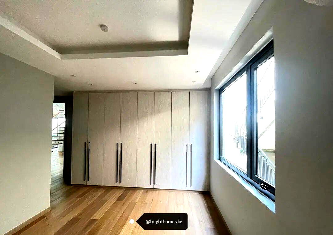 3-Ensuite Townhouse with Pool & Gym - Spring Valley