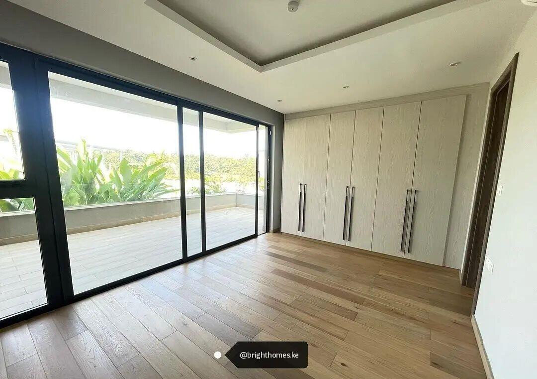 3-Ensuite Townhouse with Pool & Gym - Spring Valley