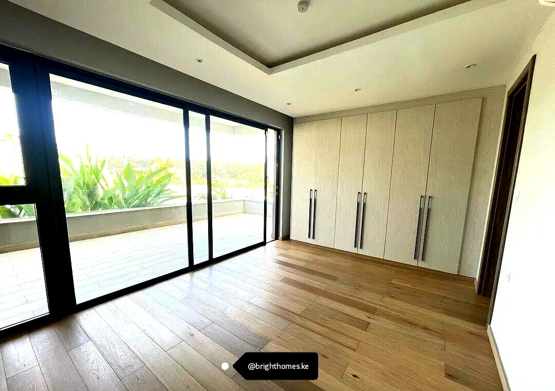 3-Ensuite Townhouse with Pool & Gym - Spring Valley