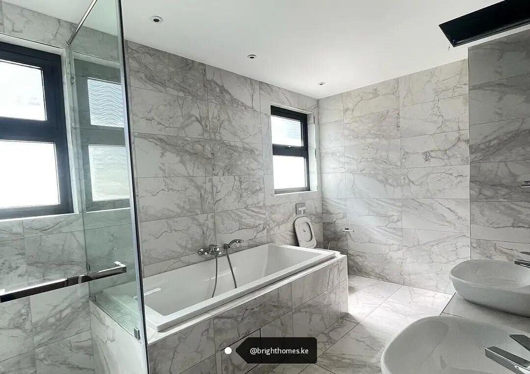 3-Ensuite Townhouse with Pool & Gym - Spring Valley