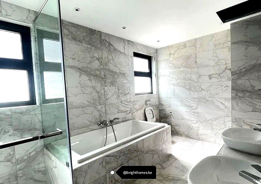 3-Ensuite Townhouse with Pool & Gym - Spring Valley