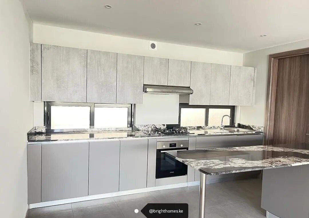 3-Ensuite Townhouse with Pool & Gym - Spring Valley