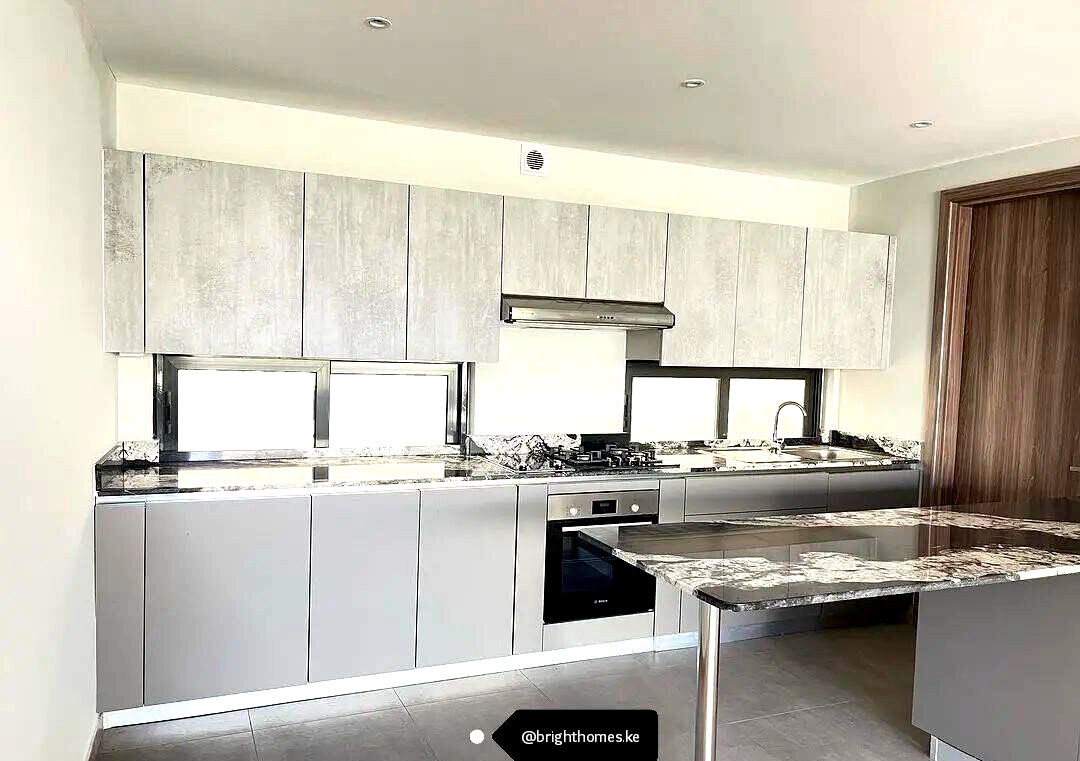 3-Ensuite Townhouse with Pool & Gym - Spring Valley