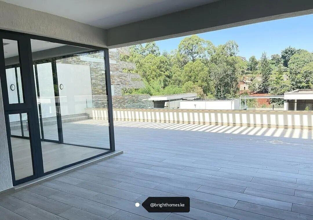 3-Ensuite Townhouse with Pool & Gym - Spring Valley
