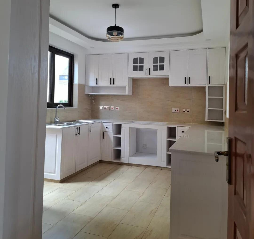 5BR All-Ensuite Townhouse with Pool & Gym - Kitengela Phase 1