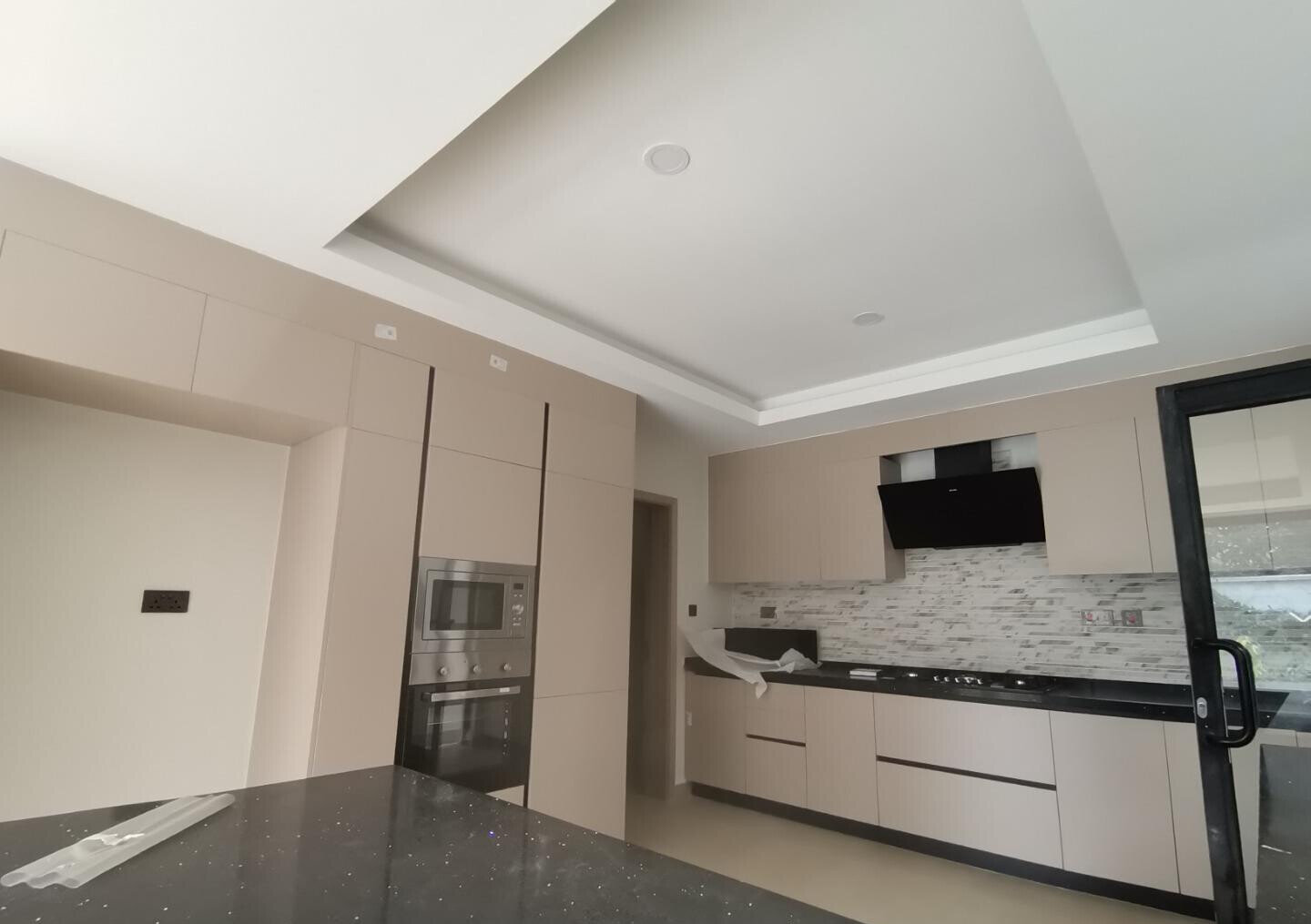 4-Bed Townhouse with Private Garden & Terrace - Lavington