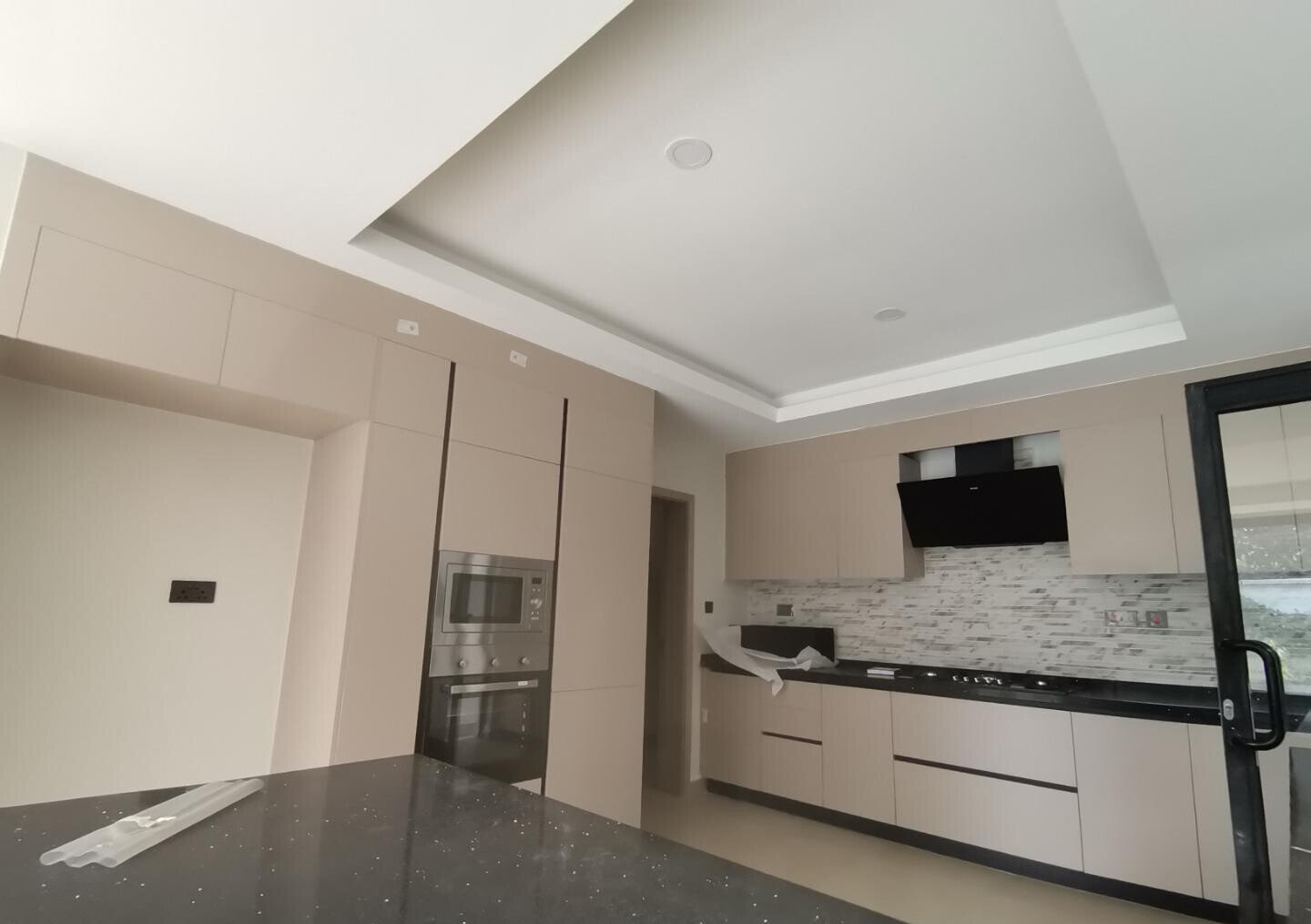 4-Bed Townhouse with Private Garden & Terrace - Lavington