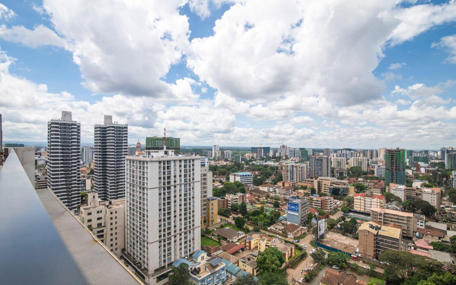 12th Floor 2BR with Rooftop Pool & City Views - Westlands