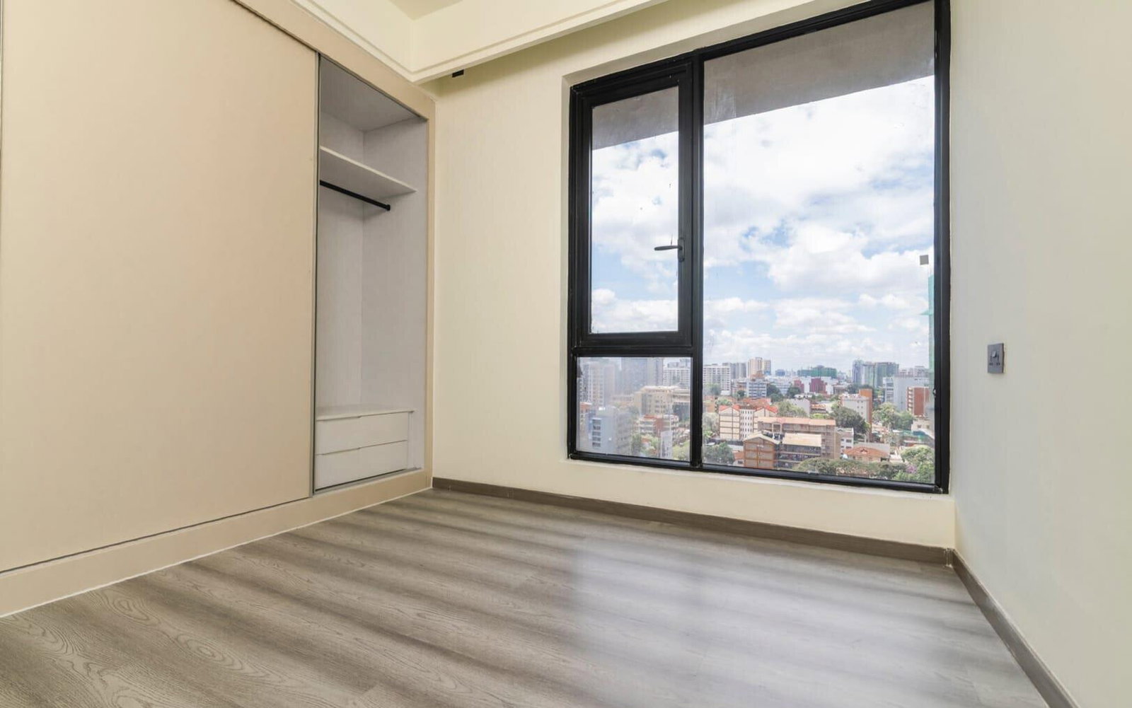 12th Floor 2BR with Rooftop Pool & City Views - Westlands
