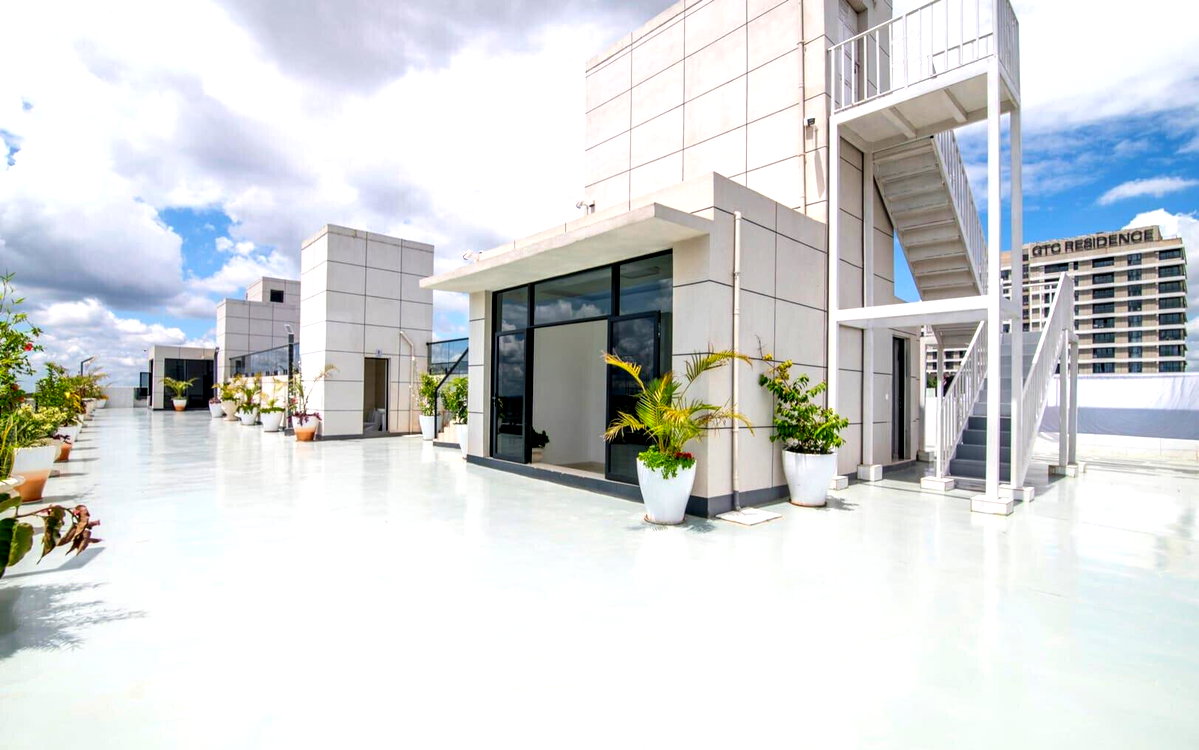 12th Floor 2BR with Rooftop Pool & City Views - Westlands