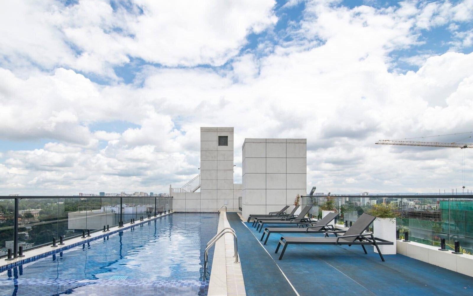 12th Floor 2BR with Rooftop Pool & City Views - Westlands