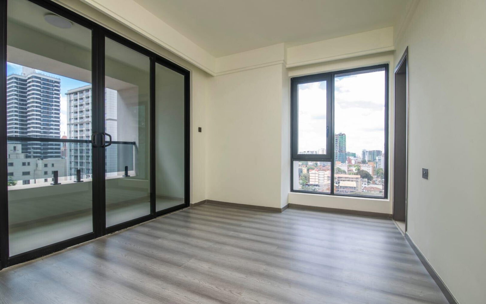 12th Floor 2BR with Rooftop Pool & City Views - Westlands